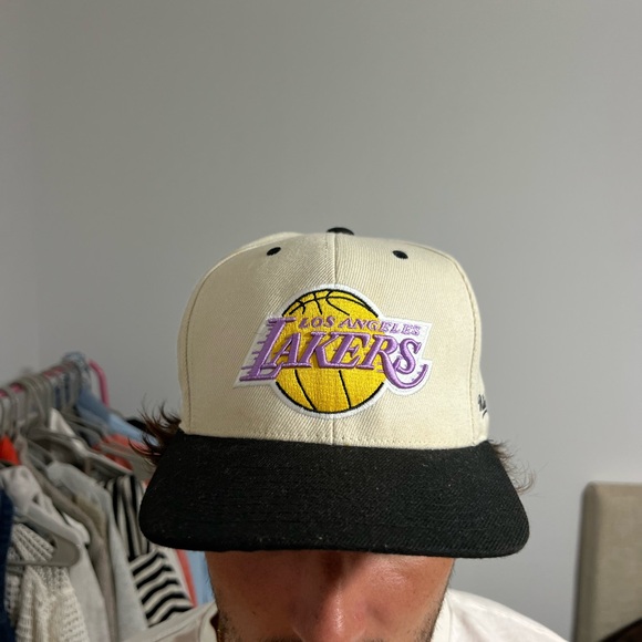 LAKERS hat - Picture 2 of 12